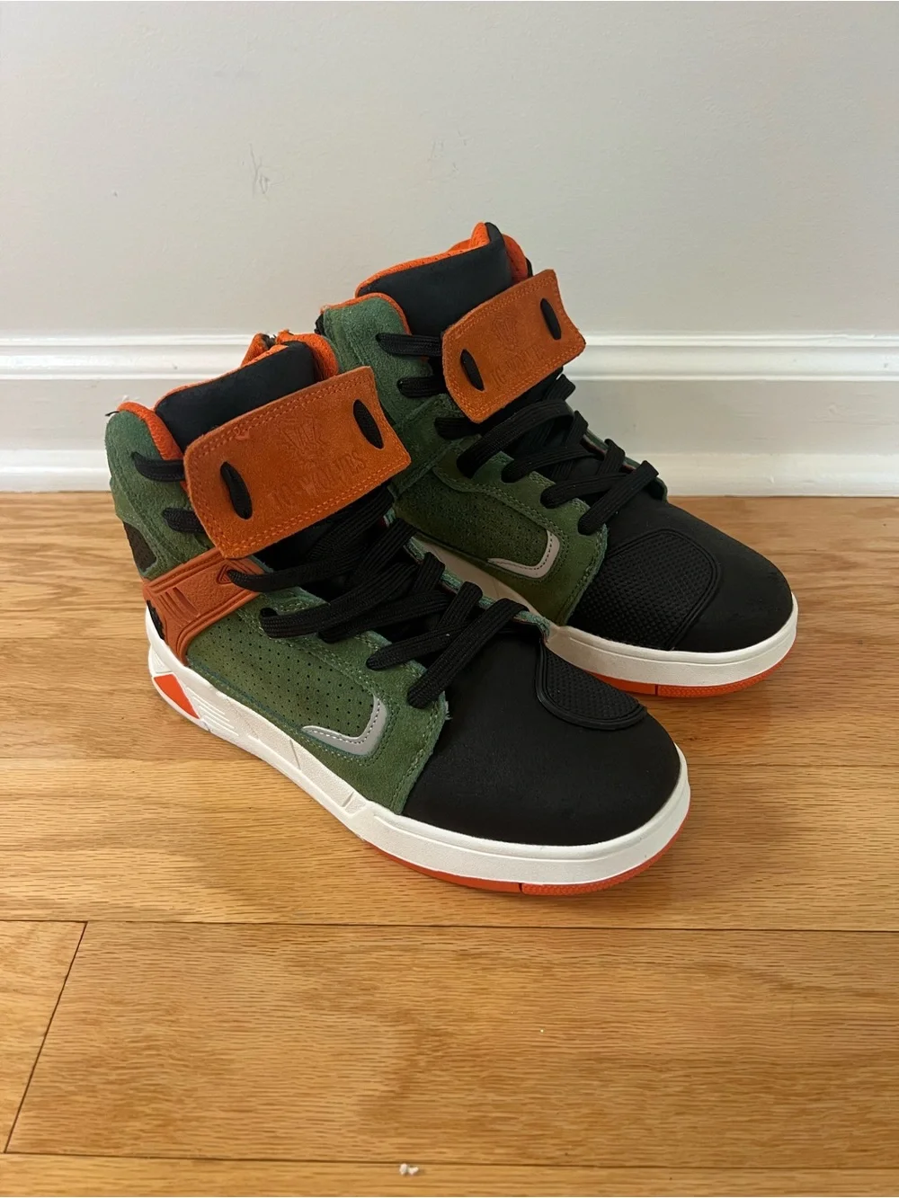 NWOT JG Wolves High-Top Motorcycle Riding Shoes in Size 37